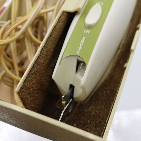 Sears Vintage 2 Speed Electric Scissors in Origional Acrylic Storage Box - Picture 4 of 14